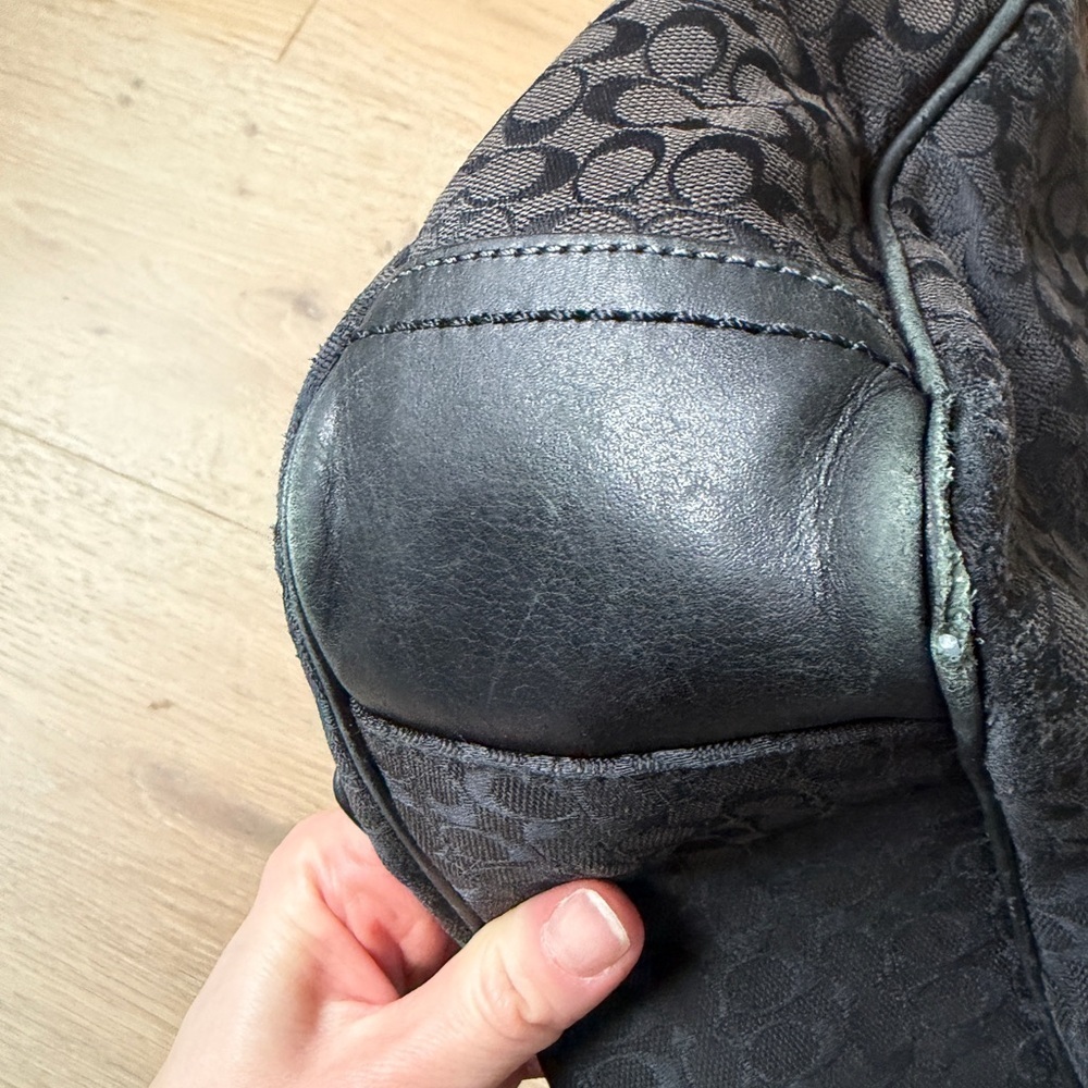 Coach Black Signature Canvas Messenger Bag Shoulder Crossbody PurseF70283 Unisex - Picture 6 of 8